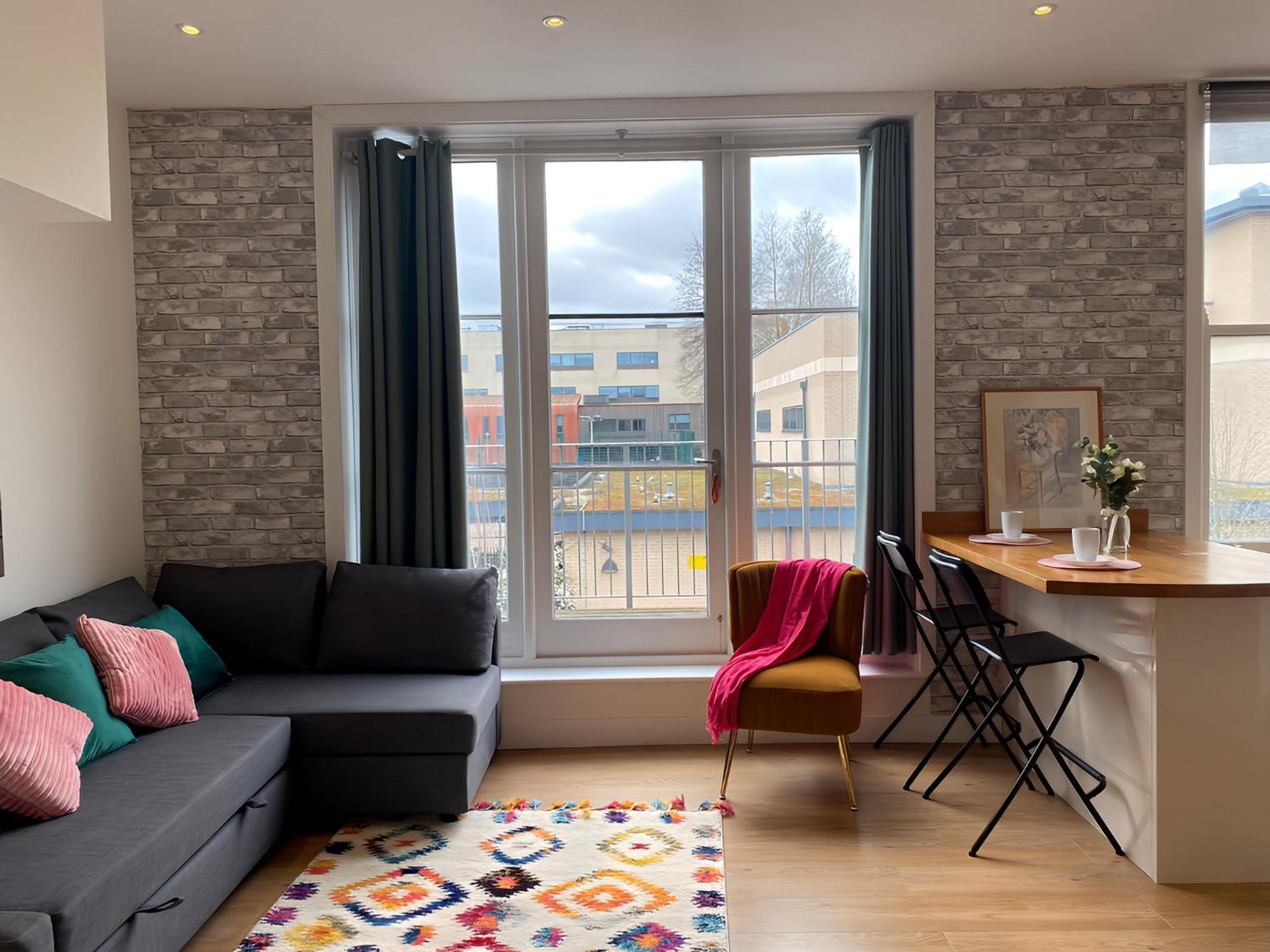 Cambridge Stays Diamond 2Br Apartment-Central-Parking-Walk To City & Train Station المظهر الخارجي الصورة