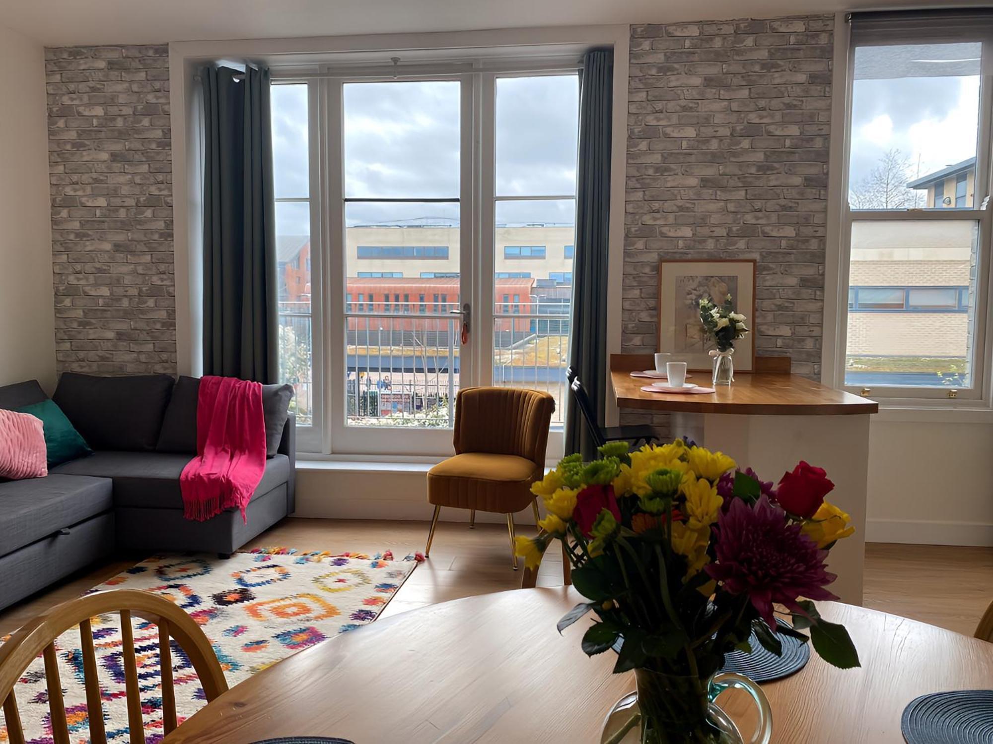 Cambridge Stays Diamond 2Br Apartment-Central-Parking-Walk To City & Train Station المظهر الخارجي الصورة